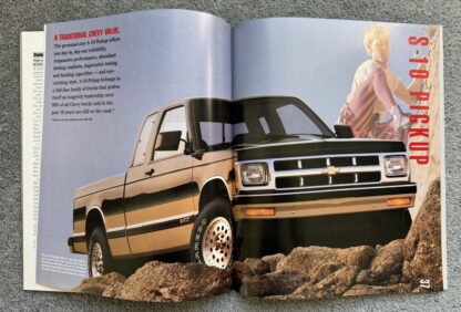 1993 Chevrolet Trucks Pickup Brochure C/K, S10, Silverado, Cheyenne - Image 16