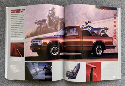 1993 Chevrolet Trucks Pickup Brochure C/K, S10, Silverado, Cheyenne - Image 18