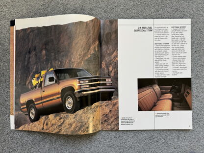 1990 Chevrolet Trucks Pickup Brochure C/K Silverado, Cheyenne, Scottsdale - Image 4