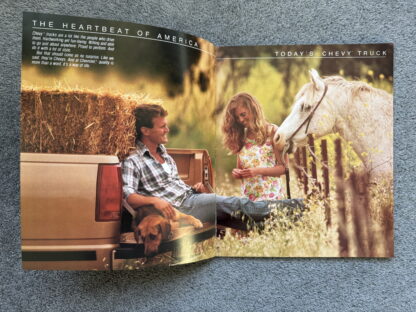 1989 Chevrolet Trucks Pickup Brochure C/K, S10, Astro, Blazer, Sportvan - Image 2