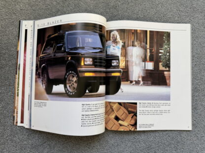 1989 Chevrolet Trucks Pickup Brochure C/K, S10, Astro, Blazer, Sportvan - Image 10