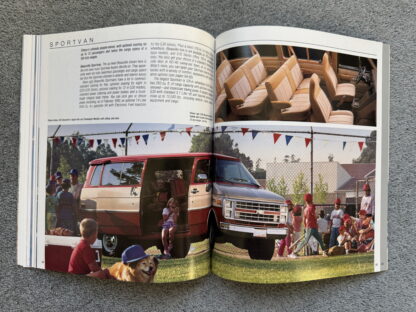 1989 Chevrolet Trucks Pickup Brochure C/K, S10, Astro, Blazer, Sportvan - Image 15
