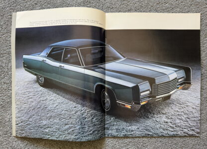1971 Lincoln Continental Brochure - Image 3