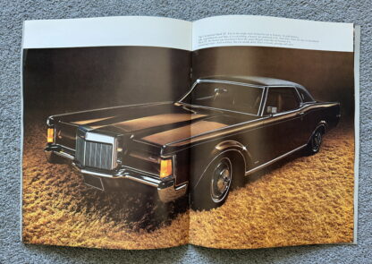1971 Lincoln Continental Brochure - Image 7